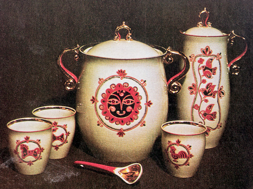 Набір «Весна красна». 1982. Порцеляна, підполив'яний розпис, селен, золото